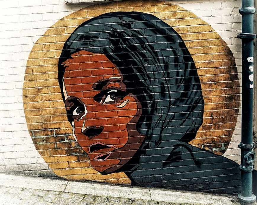 street-wall-art-muslim